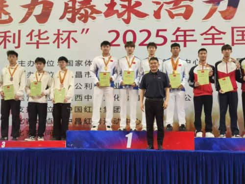 足球学院师生在全国藤球锦标赛斩获两项冠军